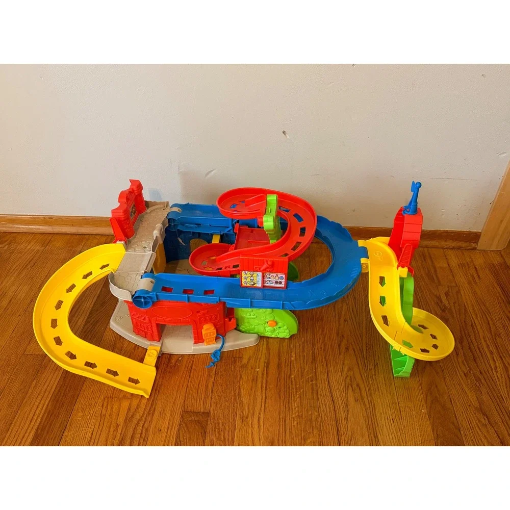 Fisher-Price Little People Sit n Stand Skyway Transforming wheelies Tower